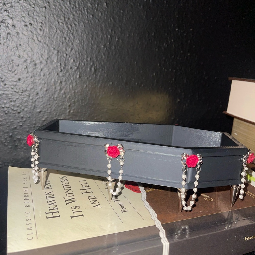 Gray Jewelry Organizer Tray with Red Rose & Pearl Tassels